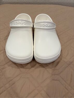 CROCS Unisex Specialist II Work Clogs in White- New!